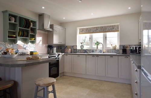 Llandovery House | Ynyswen Arosfa · Family Country Cottage with Stunning Mountain View