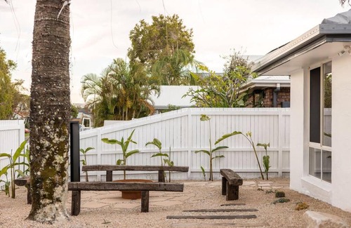 Bogangar House | Yo Caba Caba - Beach House with a Colourful Twist!