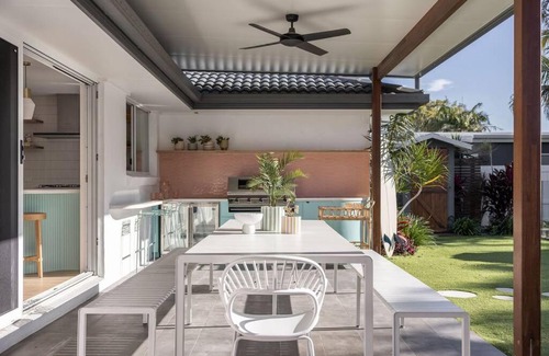 Bogangar House | Yo Caba Caba - Beach House with a Colourful Twist!