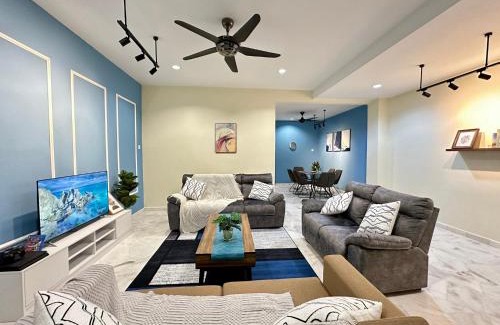 Kampung Alor Akar House | Yolo2 4BR 14PAX NearTC, DinosaurLand, PS4, Netflix