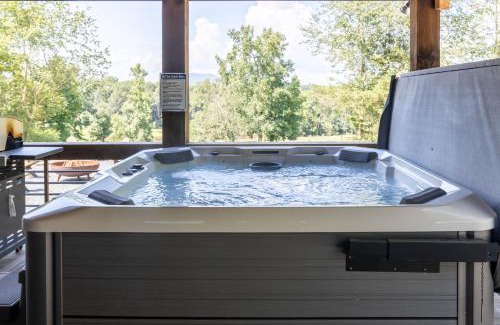Cleveland House | Yonah View King Beds - Wine Country Bliss