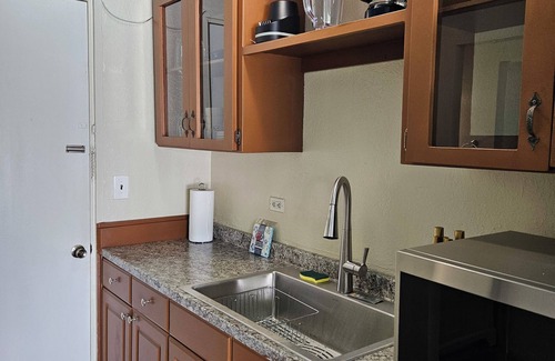 Keaukaha Hotel | Yonegan Plumeria Hilo Hotel - Mano (Shark) #9