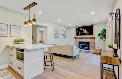 Rathwood Apartment | Yorkville Apt