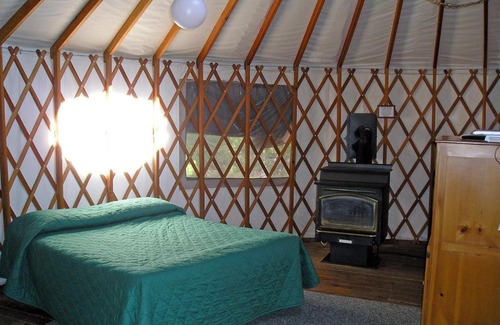 Harden Flat Resort | Yosemite Lakes River Yurt 21