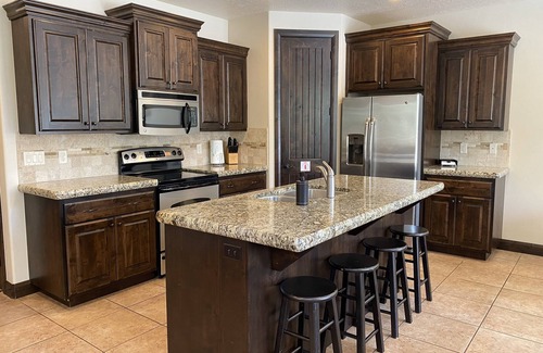 Washington House | You're Welcome Townhome with 2 Primary Suites!