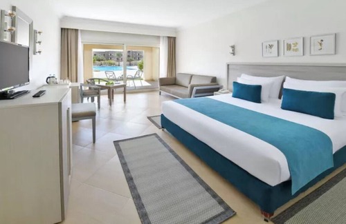 Soma Bay House | Your All-Inclusive Oasis with Pool, Spa & Water Adventures