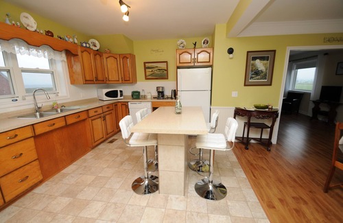 North Lake House | Your Beachside Sanctuary, Lake, Ocean and Harbour Views, Family-friendly