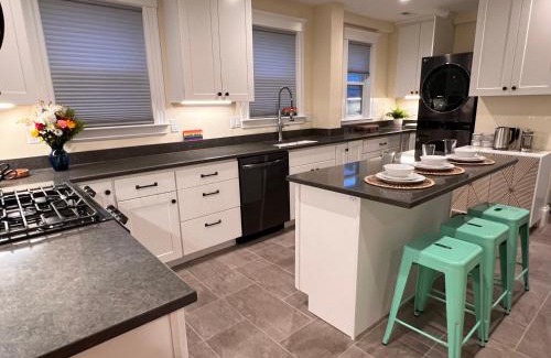 Everett Apartment | Your Boston Retreat - Great porches - 2/BR sleep 6