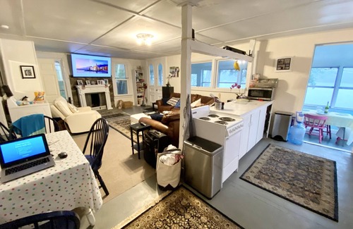 Dudley House | Your Cottage on the Lake