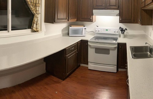 Delta House | Your Family Friendly, Home away from Home : Pets Welcome