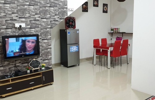 Lubuk Baja House | 'Your Home 02' beside BCS Shopping Mall 6-10paxs . Lots of Amenities