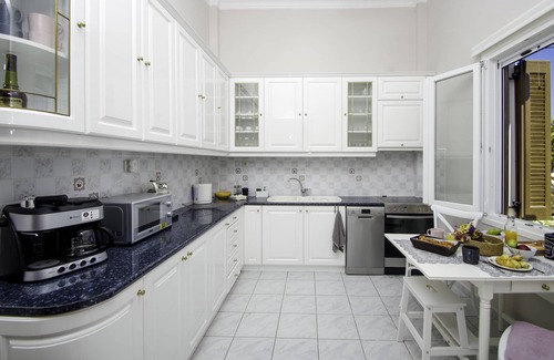 Ermoupoli Villa | Your home away from home