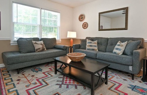 Commerce House | Your Home Away from Home!