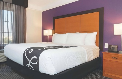 Guasti Hotel | Your Home Away From Home! Spacious Unit. Close to Cucamonga-Guasti Regional Park