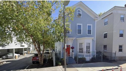 Hyde Square Apartment | Your Home Away from Home - Jamaica Plain, Boston