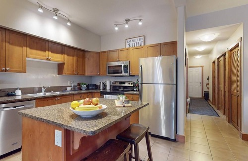 East Kootenay Condo | Your Home Base for Adventure-Ski-Bike-Relax-Soak - Private Hot Tub