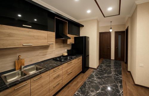Saburtalo Apartment | Your Home Inn at Jikia's Green House-Central Tbilisi