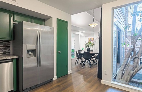 Neartown House | Your Montrose Collective! Sleeps 30/15BR/11BA/9PA ★