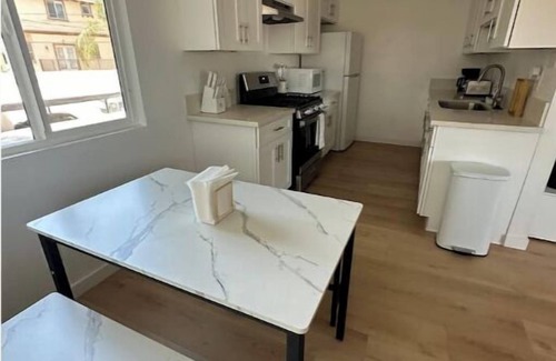 Santa Ana Heights Apartment | Your new stay away 2B1B Near Disney, Knotts, DTLA