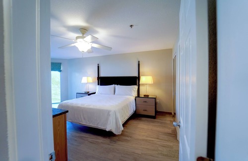 Crystal Harbour Resort | Your Next Getaway, Perfect For Family & Friends! 4 Spacious Units, Outdoor Pool!