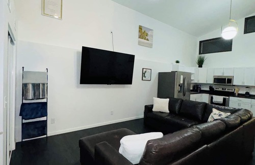 Terre Haute House | Your One Of A Kind Suite with WiFi, AC in welcoming Terre Haute