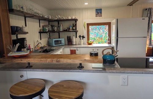 Langley Cottage | Your own private cottage on the mighty Fraser River!