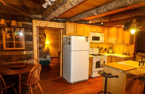 Todd Cabin | Your Perfect Cabin Stay at Creekside Comfort Is Just a Click Away!