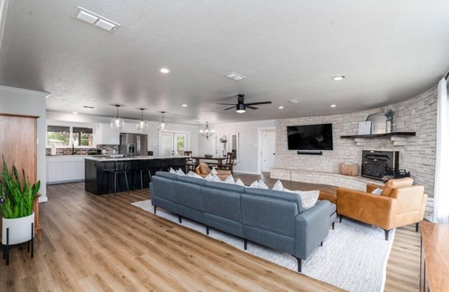 Abilene House | ☀️Your Perfect Family Retreat! 5BR Home w/Private Pool and Great Yard!