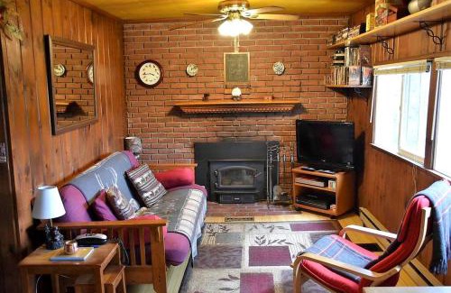 Gilman House | Your Perfect Getaway: Mountain Cabin Retreat with Hot Tub and Fireplace in Lisbon, NH