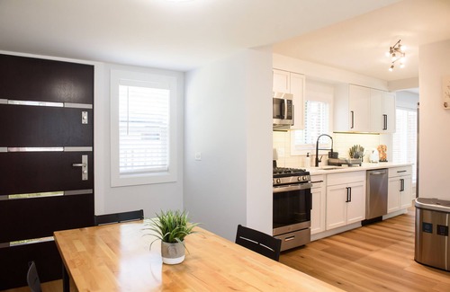 Arlington Heights House | Your perfect stay! Fenced yard, pets, infants, families welcomed!