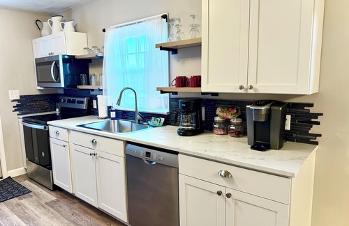 Hickory Apartment | Your Private Country Base | Relax & Reboot-Country Bumpkin