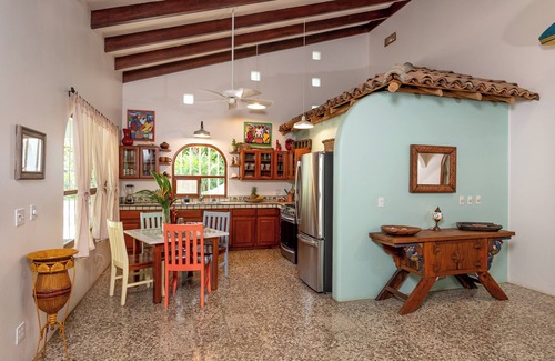 Playa Langosta House | Your Private Tropical Oasis for 6, with pool and only 100 yards to the Beach! nn
