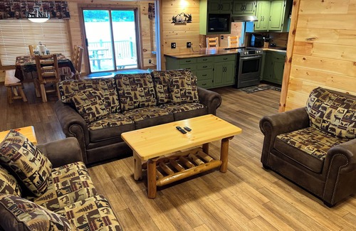 Long Lake Cabin | Your rustic lakeside retreat awaits at Goldens on the Lake!