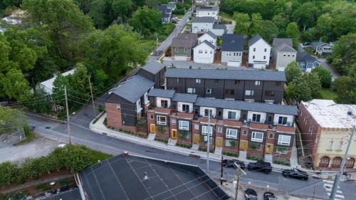 St. Elmo Improvement League Apartment | Your St Elmo Getaway for Rock City & Ruby Falls, 2BD townhome, 6 min to downtown