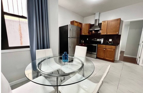 Chinatown Apartment | Your Vacation home! 2bd next to Reading Terminal