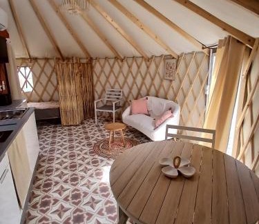 Clermont-Creans Ski Chalet | Yourte - Terracotta - Climatisée -Les Belles Ouvrières