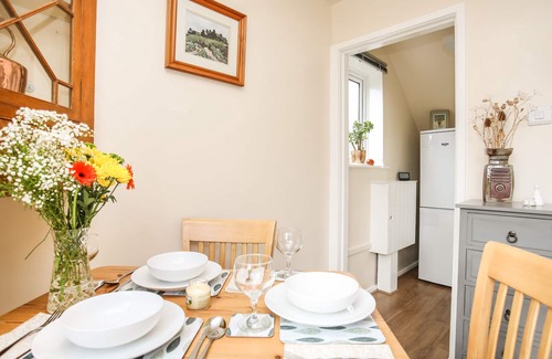Llysfaen Cottage | YR HAFAN, pet friendly, with open fire in Llanddulas
