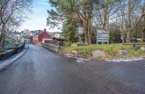 Pentrefelin House | Yr Hen Efail