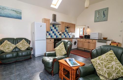 Carmarthen House | Yr Hen Ysgubor