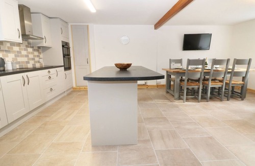 Dinas Cottage | YSGUBOR FAWR, pet friendly, country holiday cottage in Llandwrog