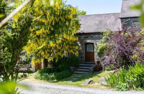 Whitland House | Ysgubor Ganol