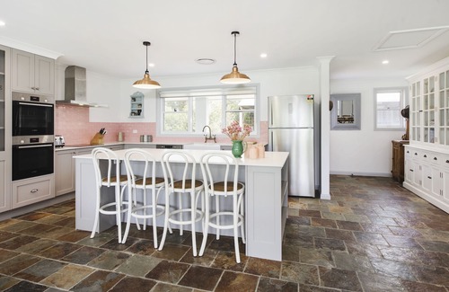 Spring Flat House | Yurali House - 5 bedroom home with beautiful views of Mt Frome.