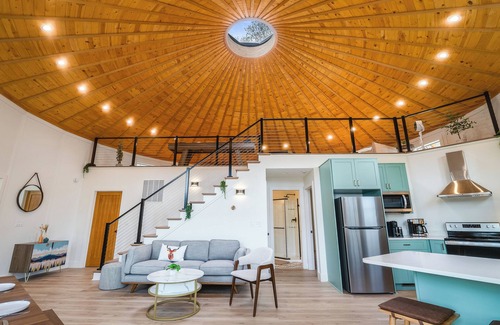 McGaheysville Cabin | Yurt Retreat, Hot Tub, Loft w/Shuffleboard, Mtn Views, Fire Pit, EV charger