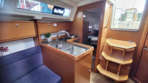 Frymburk Boat Rental | Zážitkové ubytování na vodě, Bavaria 34
