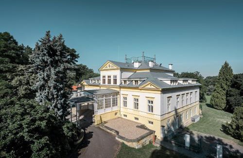 Dobrenice Hotel | Zámek Dobřenice