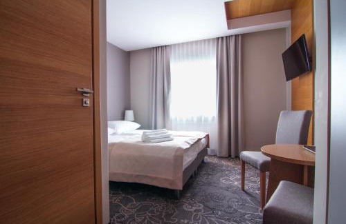 Pomiechowek Hotel | Zajazd Magnolia-Airport Modlin