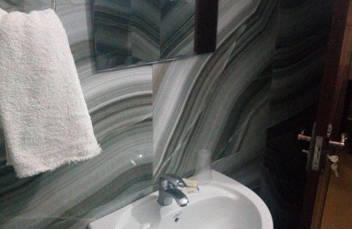 Conakry Hotel | Zambezi Inn Hotel