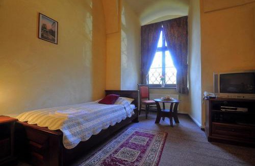 Jirkov Hotel | Zamek Cerveny Hradek