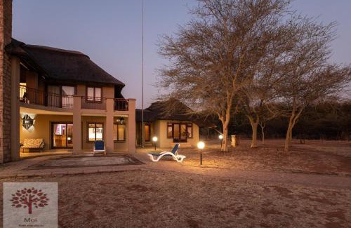 Leeupoort Villa | Zebula Golf and Wildlife Estate - Owl's Haven Pax 10 - Moi Signature Luxury villa