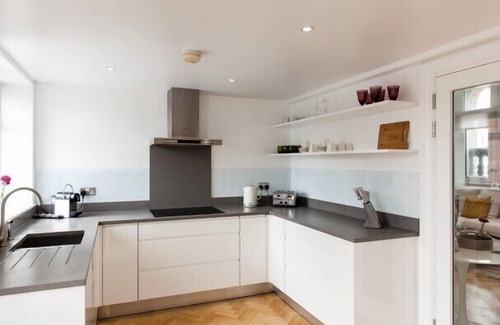 Soho Apartment | ZEITGEIST PENTHOUSE*3BED/2BATH*ROOF TERRACE*AC*LIFT